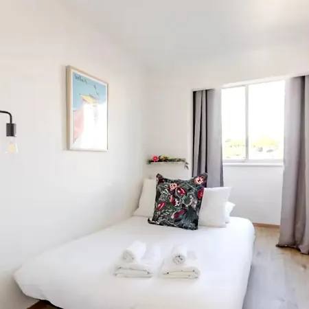 Apartment With A Balcony And Parking In Cannes