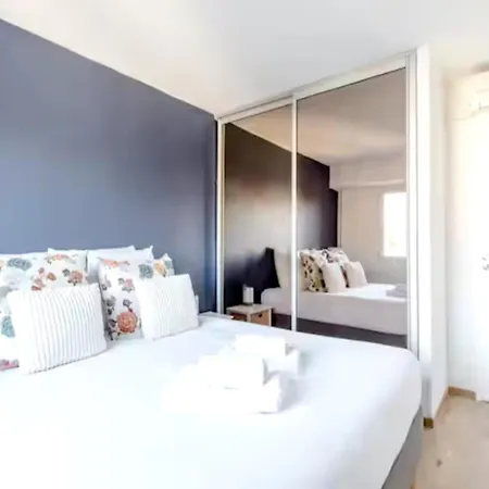 With A Balcony And Parking In Apartamento Cannes